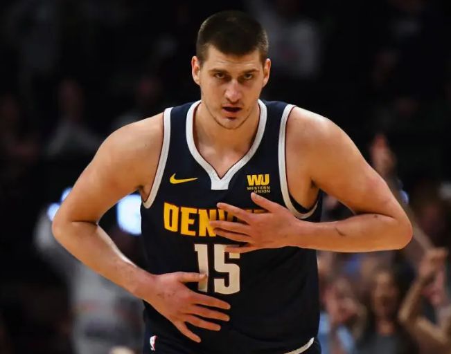 约基奇复出首战，格林状态火爆，独行侠成为焦点！